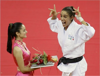 操 你 吗 个 比，贱 货