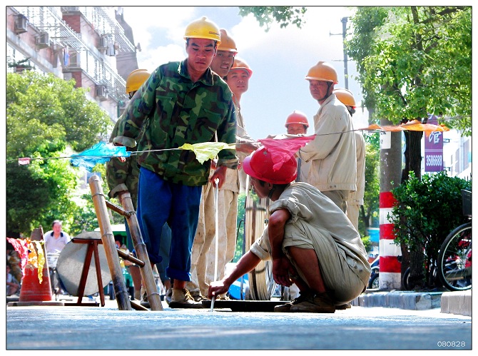 《骄阳下的汉子》