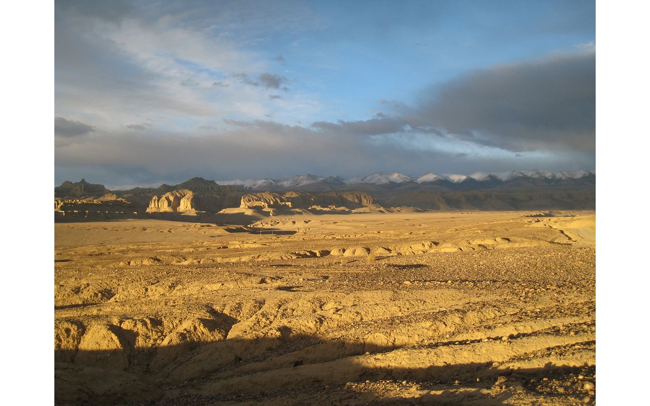 [原创]穿越西藏自驾游路途报导中--已更新札达土林照片!~