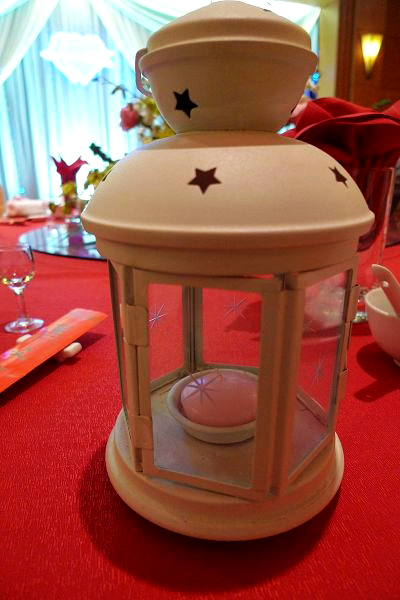 天使的烛光指引他们走向幸福