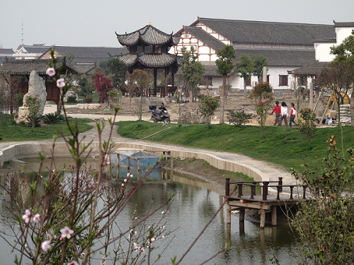 却原来姹紫嫣红开遍