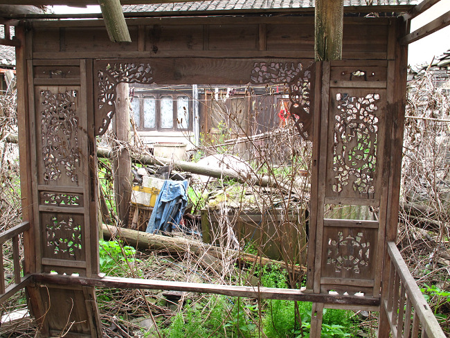 这张床睡过多少代人？有多少缠绵悱恻的故事发生在它身边？