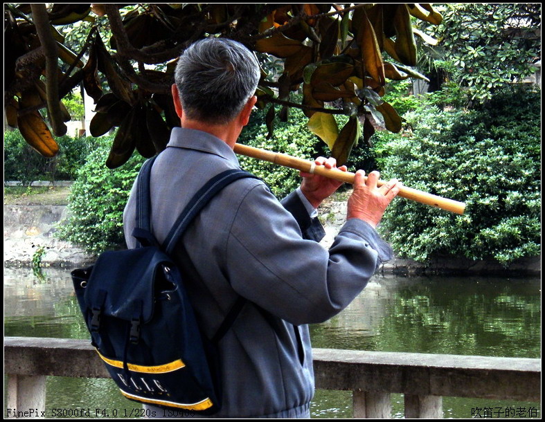 吹笛子的老人01-777.jpg