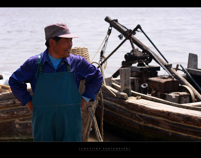 这位看着热闹，脸上分明写着十分的满足    ------------------------------------------------------------ ...