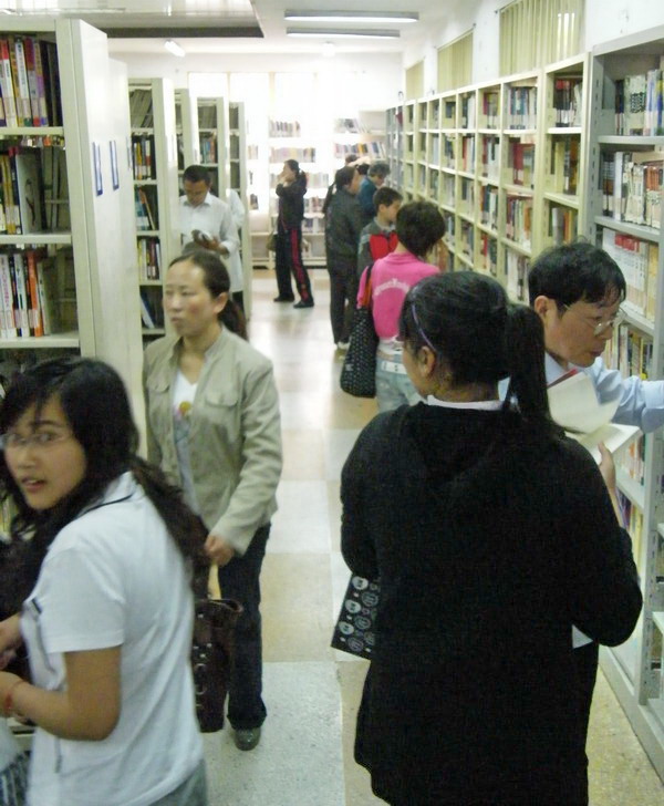 图书馆里04.jpg