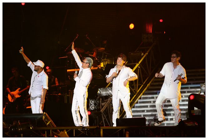 2  四人合影2.jpg