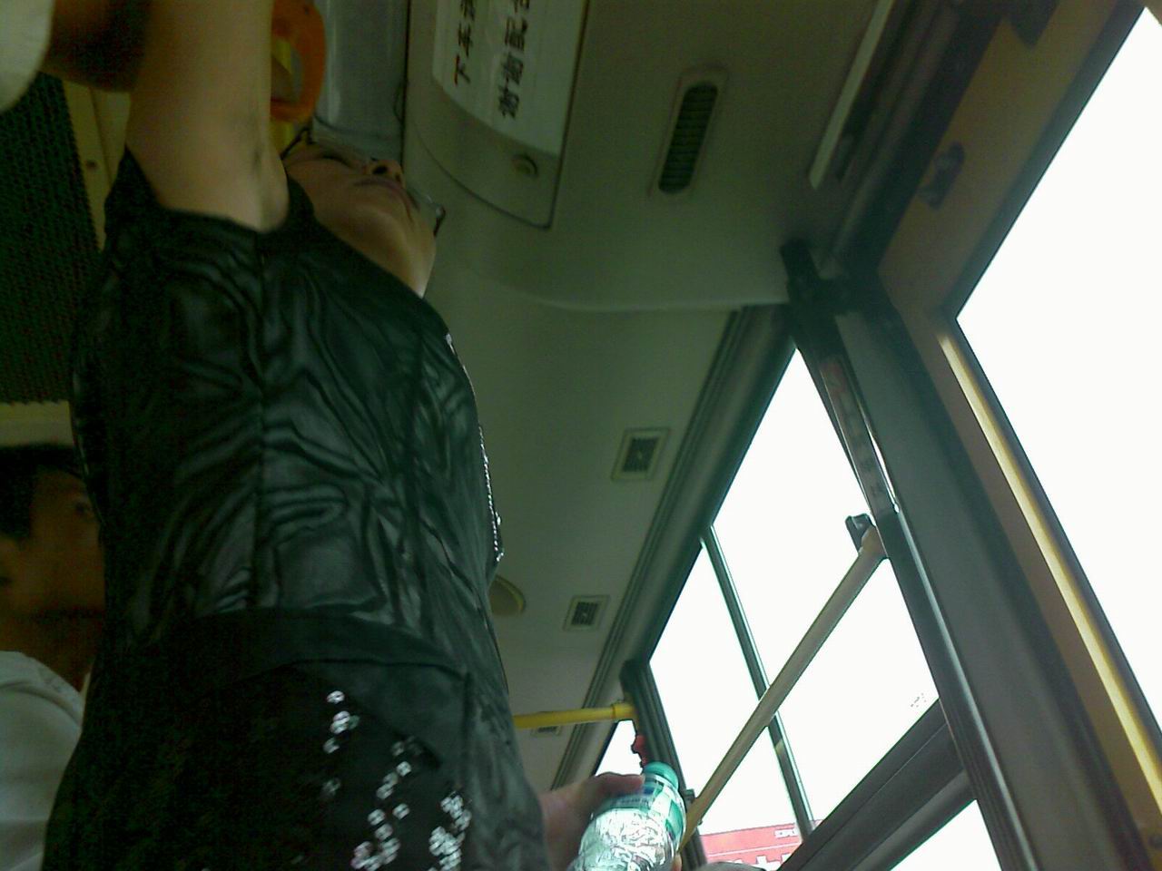 此人体育会展中心下车