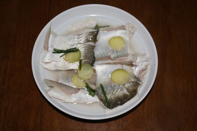 清蒸白条鱼（儿子爱吃清蒸的，鱼肚子）