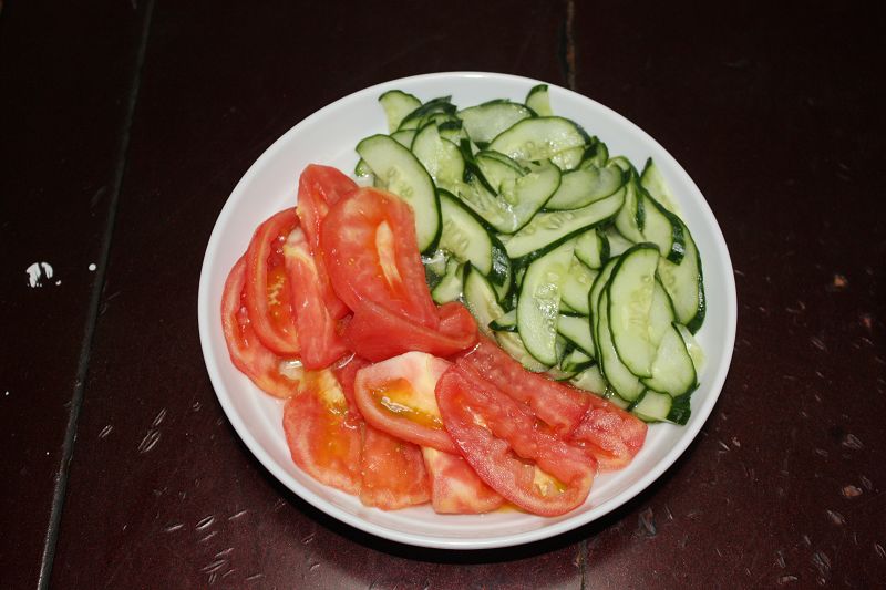 拌黄瓜、蕃茄