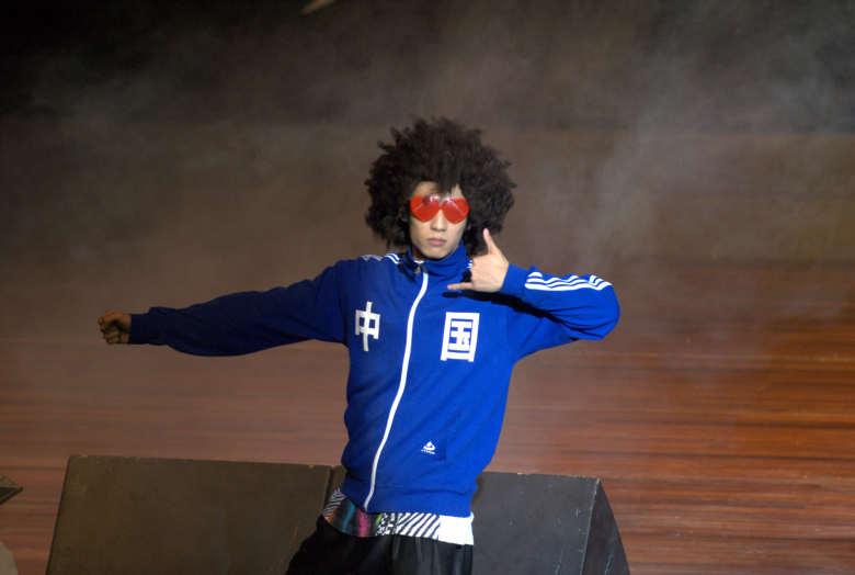 这个伴舞的有点意思