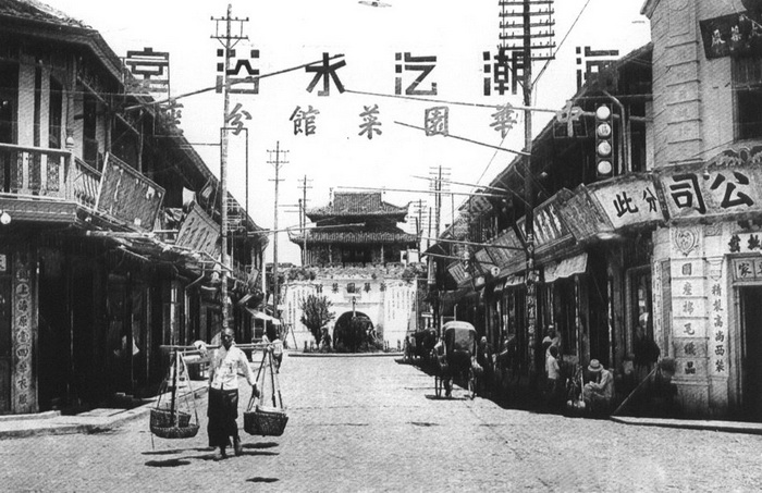 20世纪初的南城门口.jpg
