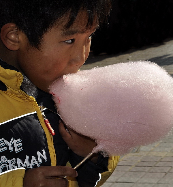 吃棉花糖的孩子02-600.jpg