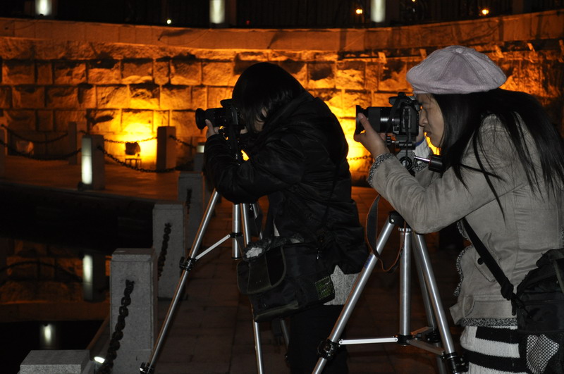 拍夜景的大学生05-2.jpg