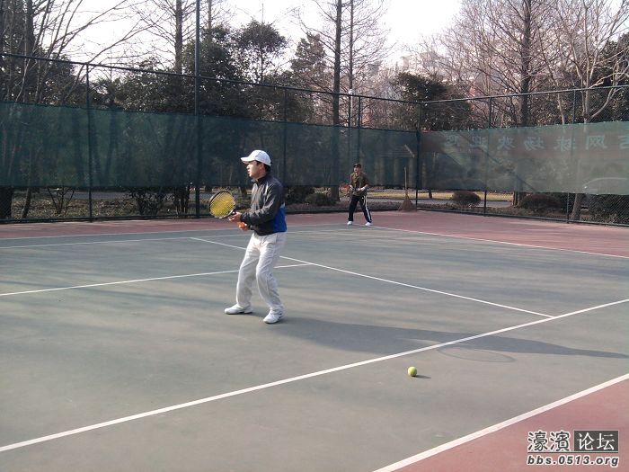 正在加强正手攻击能力的拉拍