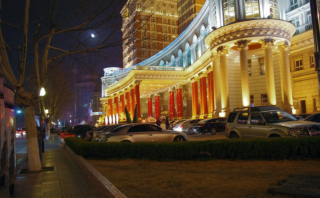 有点金碧辉煌的味道