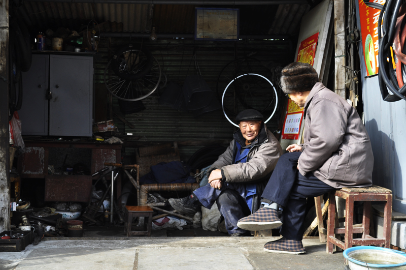 修车周大爷01.jpg