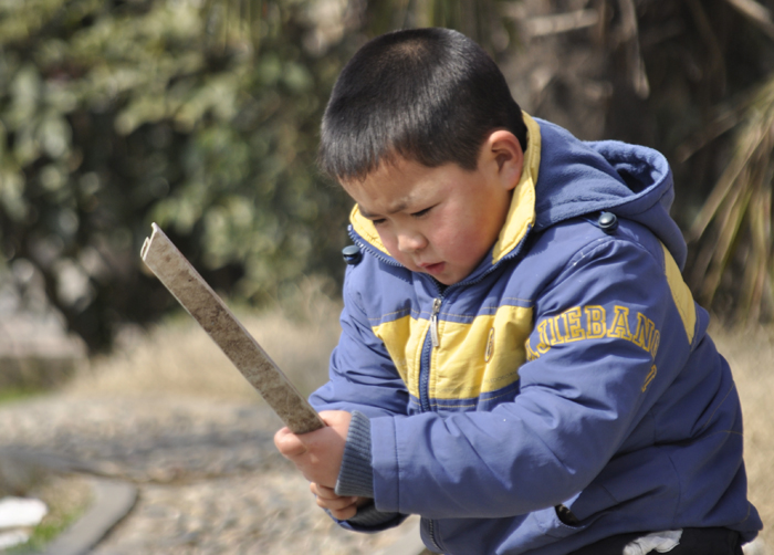练“剑术”的小男孩03.jpg