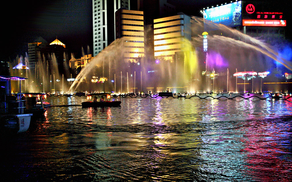 夜景中的水波最难拍