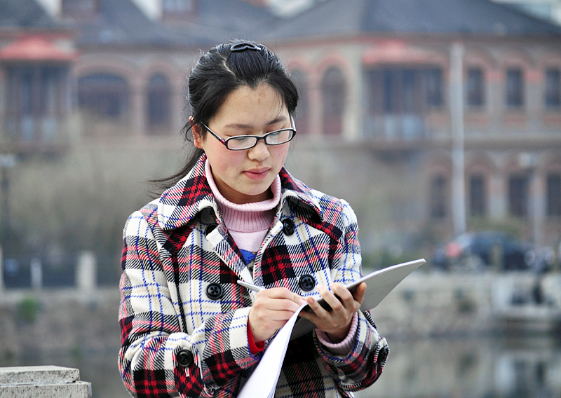 写生的女生.jpg