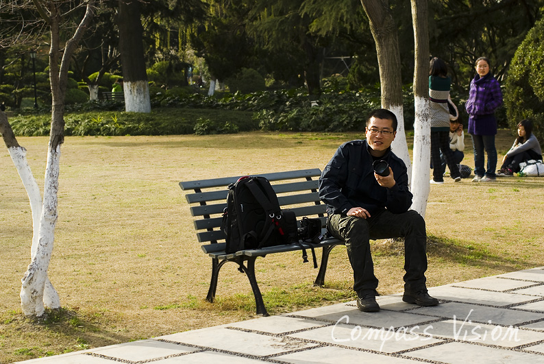 这位仁兄也真够雷人，在摄友云集的博物院叫卖他的2470.