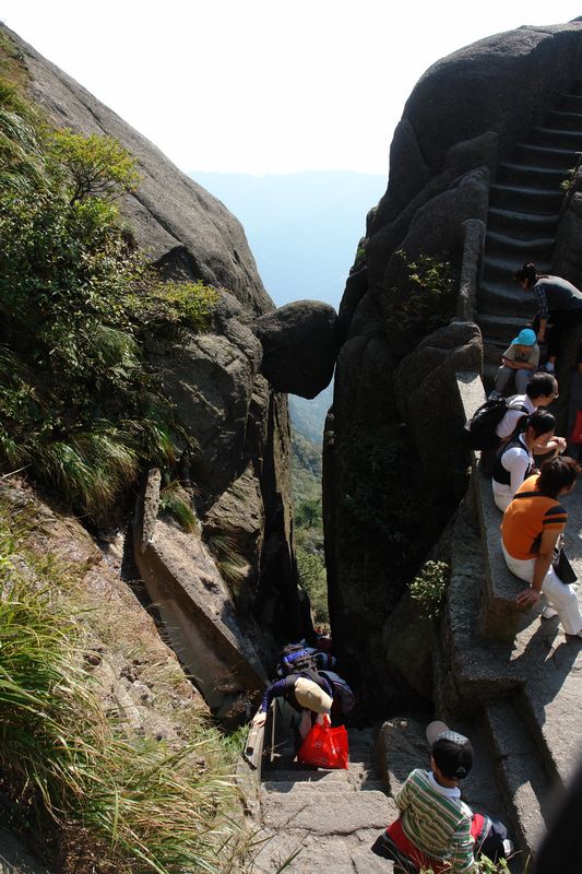 10、一线天，人太多了，等半天才过