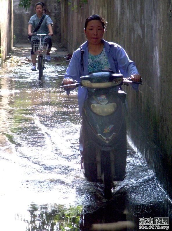 “水路”，水已经发臭……
