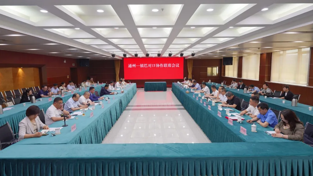 20250513上午书记活动照片5-会议全景.jpg